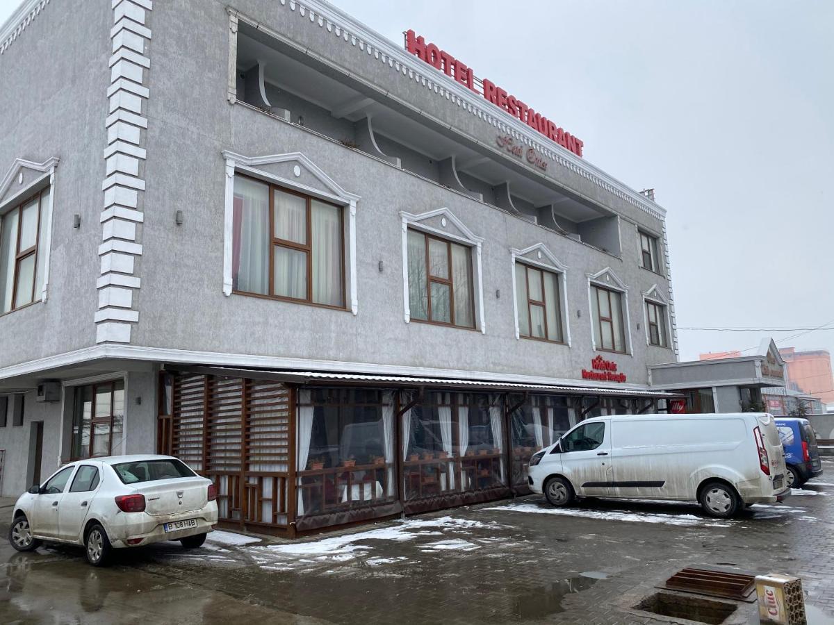 Hotel Onix Roman Exterior foto